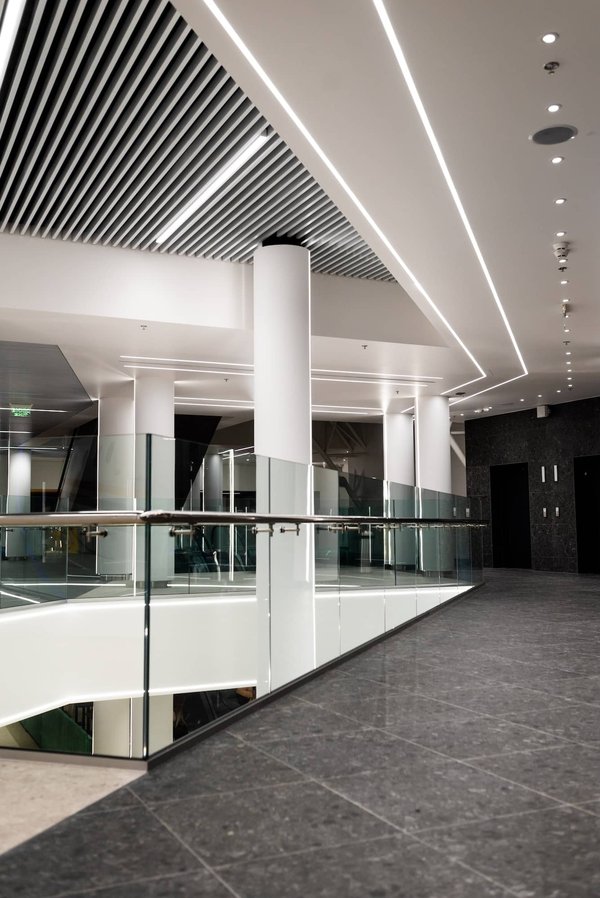 Pourquoi opter pour un garde-corps en verre sur mesure ?